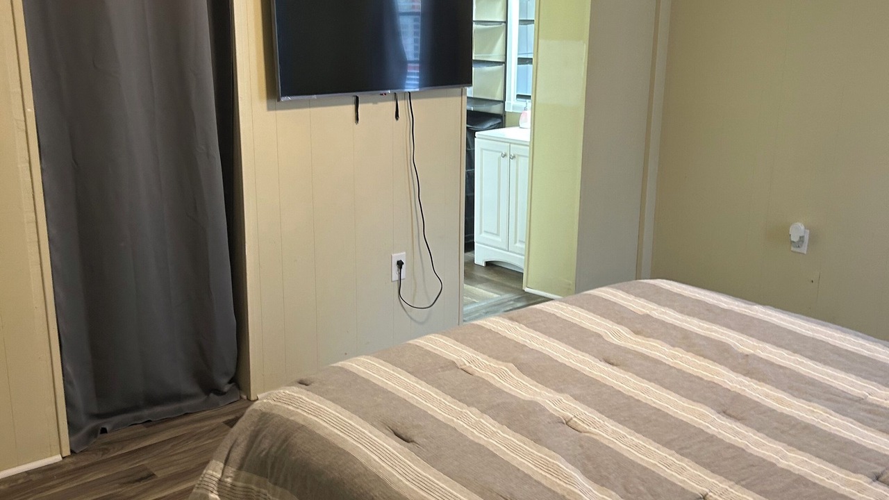 Photo of Bedroom in Enterprise