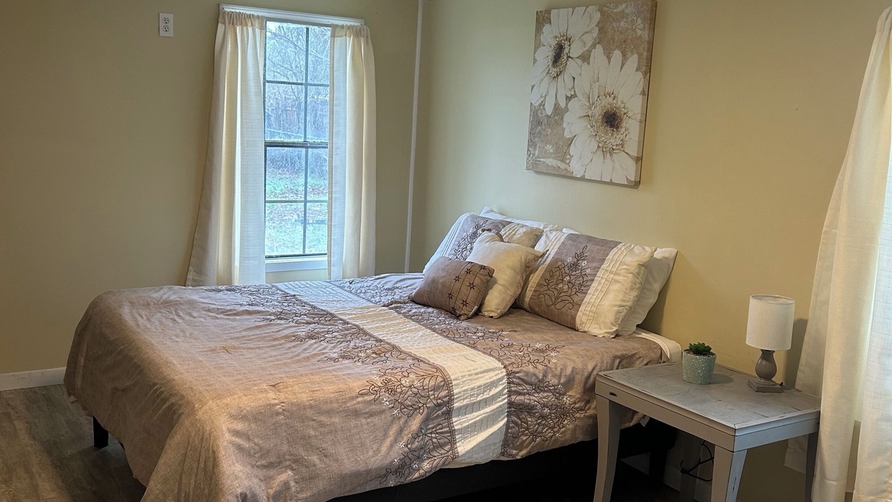 Photo of Bedroom in Enterprise