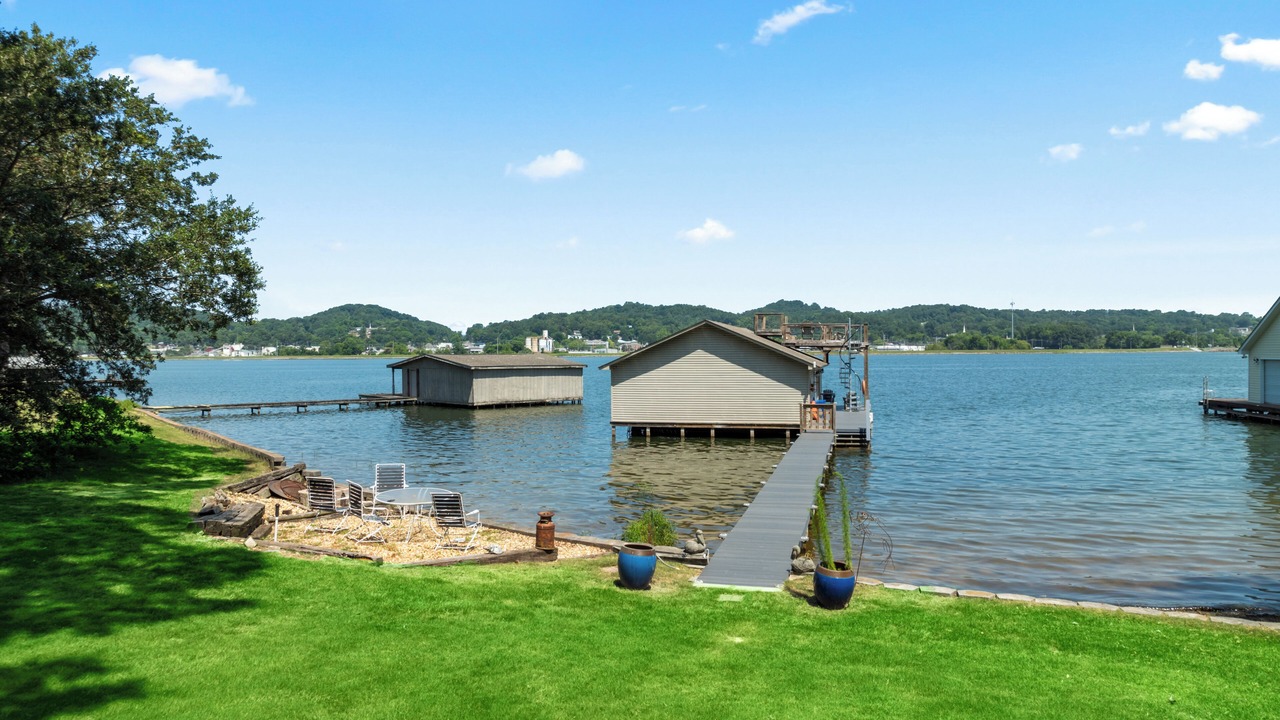 Photo of Bedroom in Guntersville