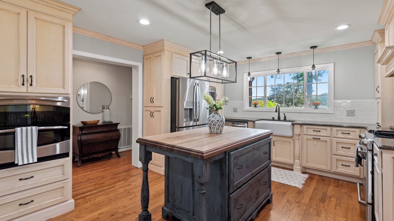 Photo of Kitchen in Guntersville