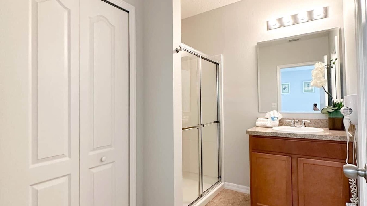 Photo of Bathroom in Thousand Oaks