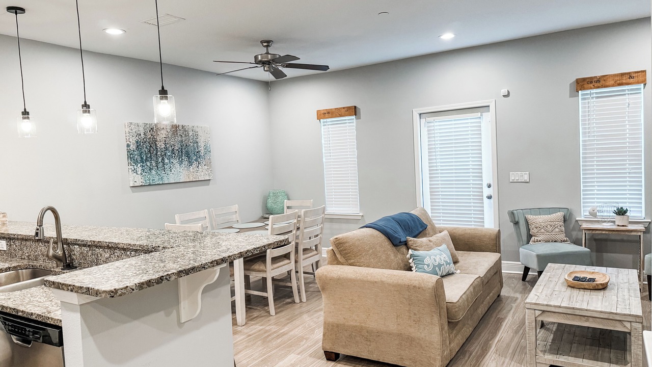 Photo of Livingroom in Clipper Cove