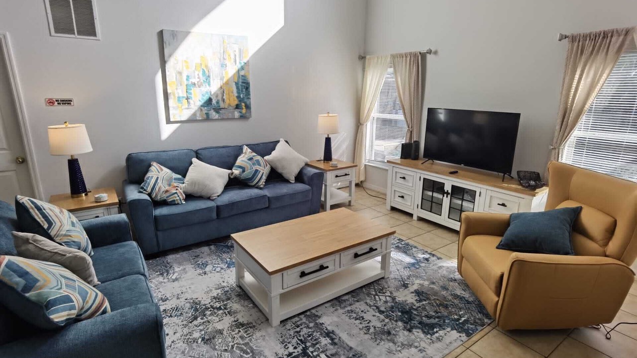 Photo of Livingroom in Lake Berkley