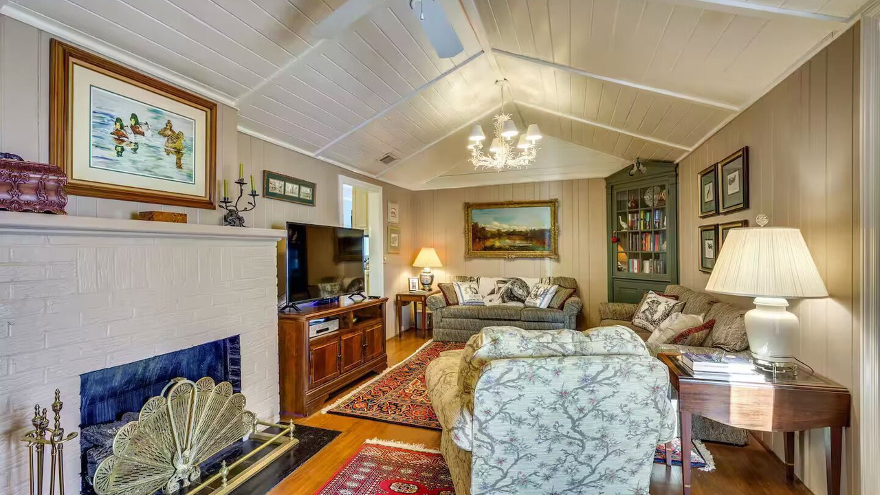 Photo of Livingroom in Guntersville