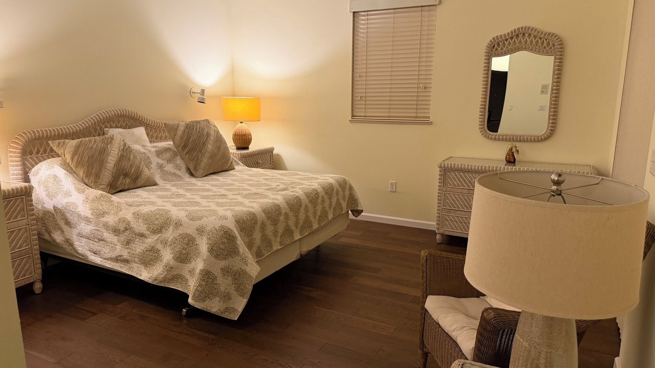 Photo of Bedroom in Golden Beach