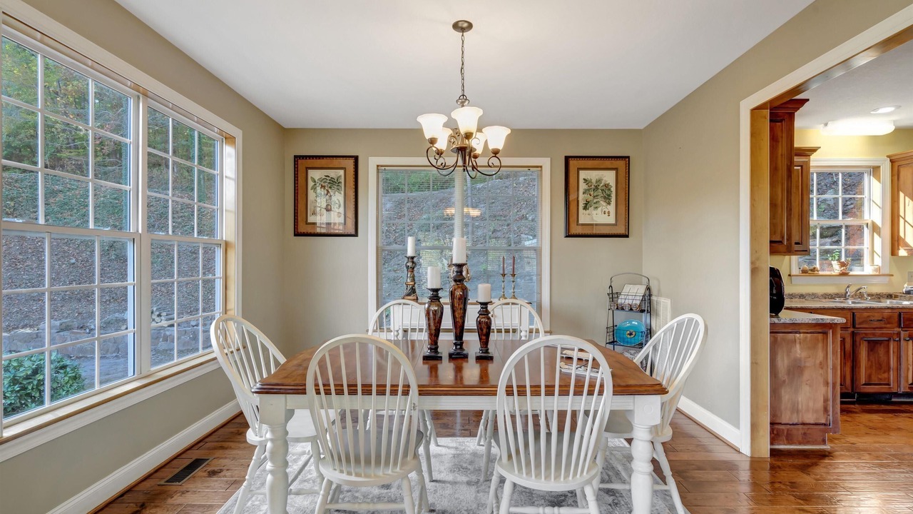 Photo of Livingroom in Guntersville