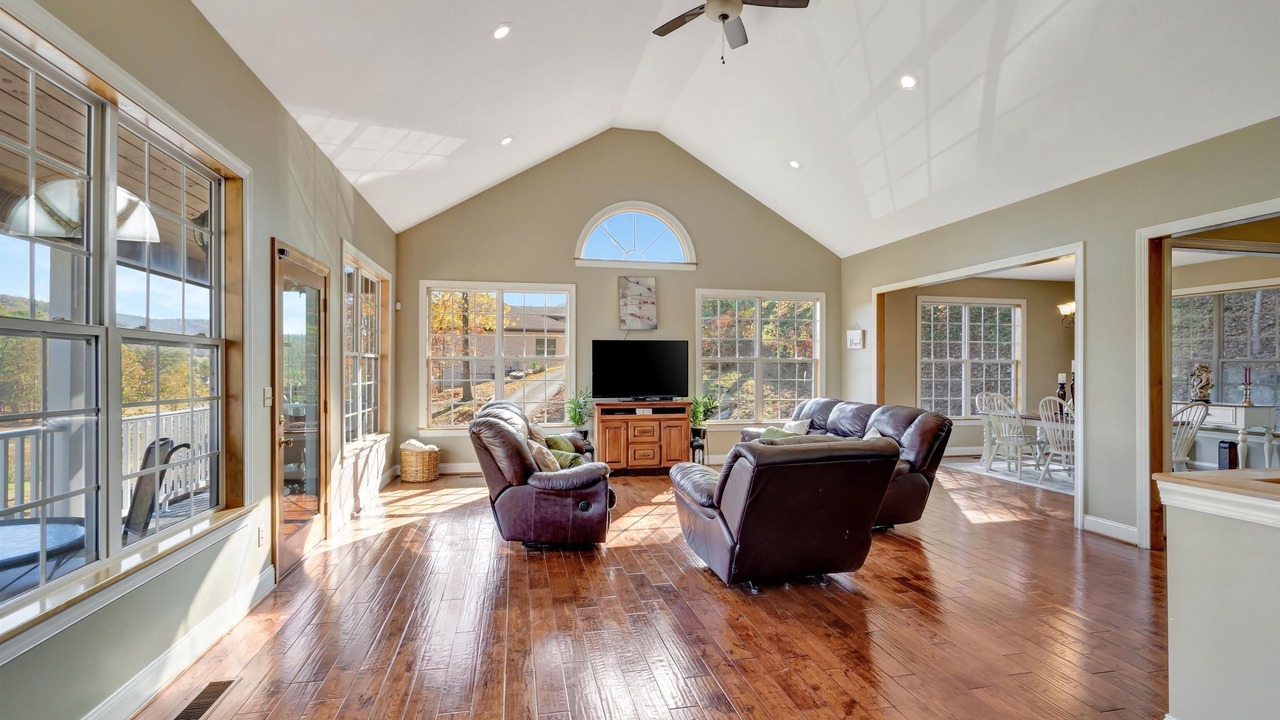 Photo of Bedroom in Guntersville