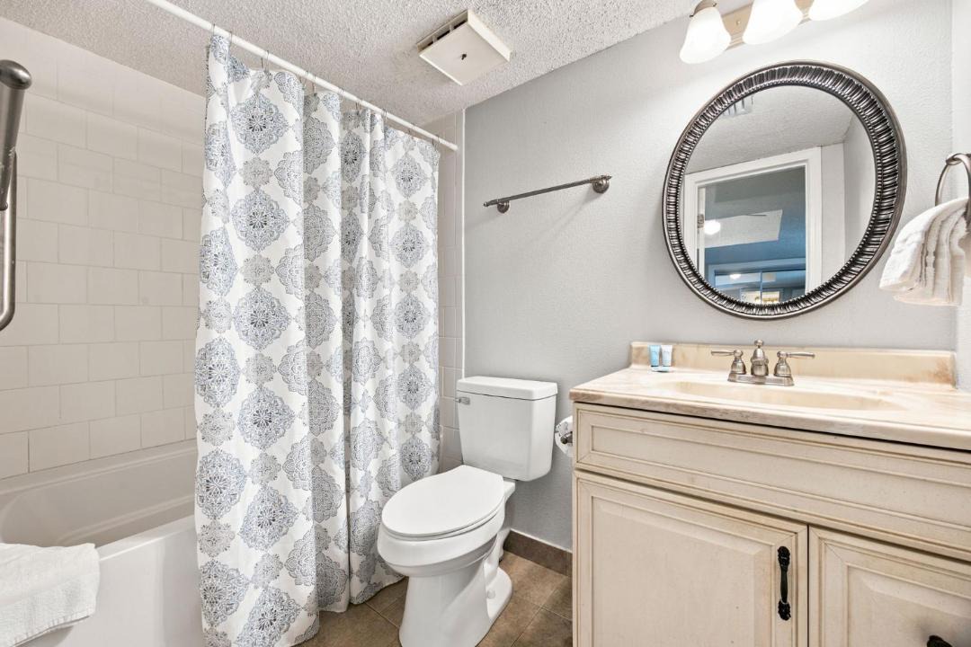Photo of Bathroom in Orange Beach East