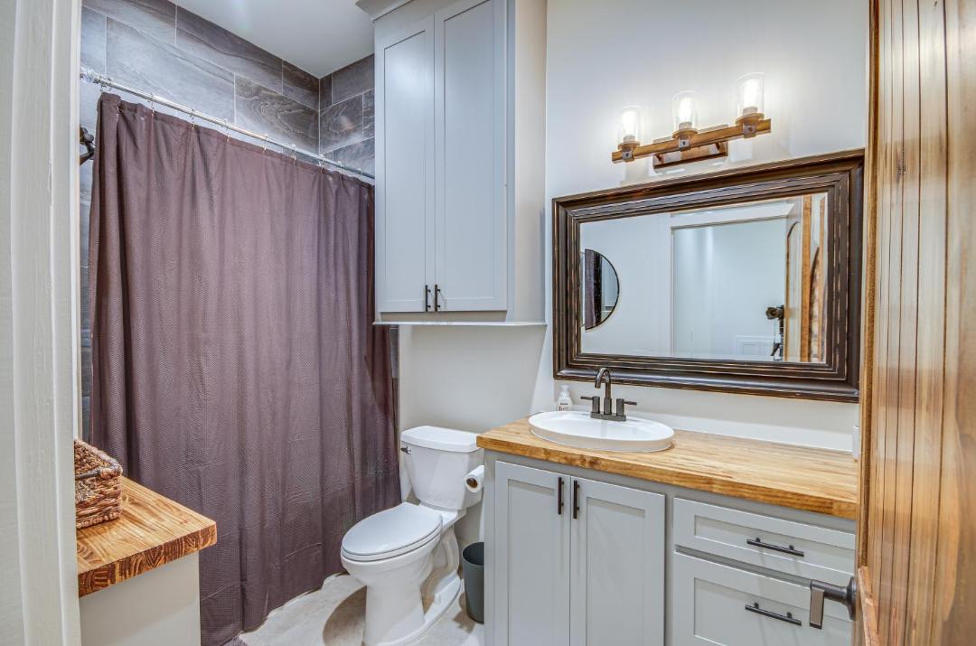 Photo of Bathroom in Tougaloo
