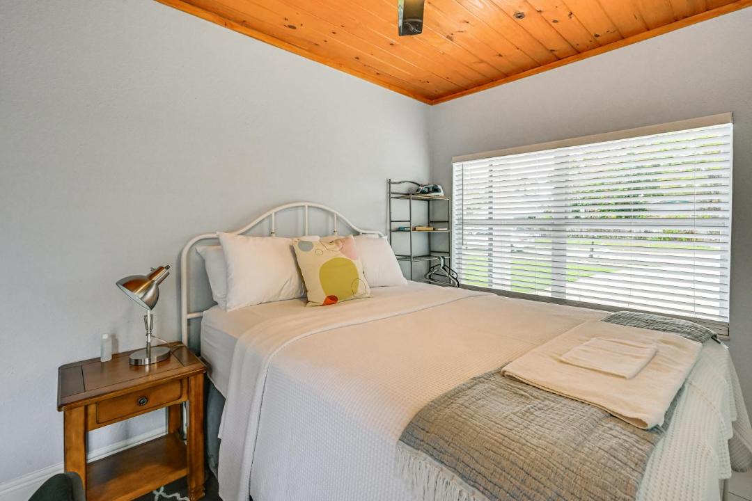 Photo of Bedroom in Carver City - Lincoln Gardens