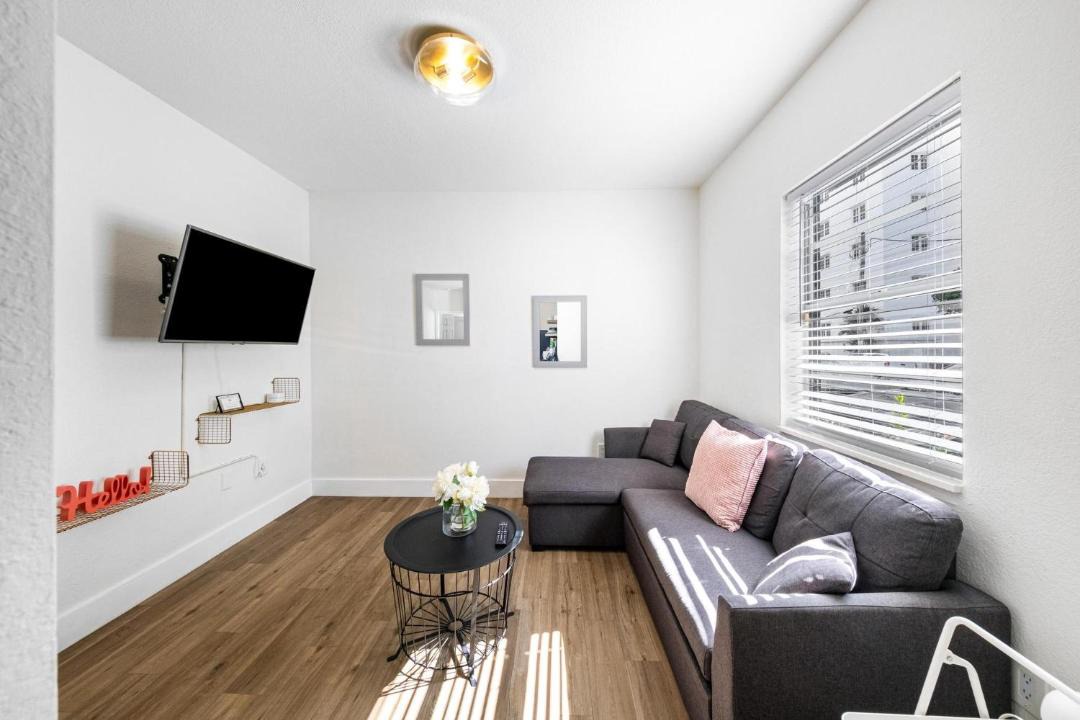 Photo of Livingroom in Mid Beach