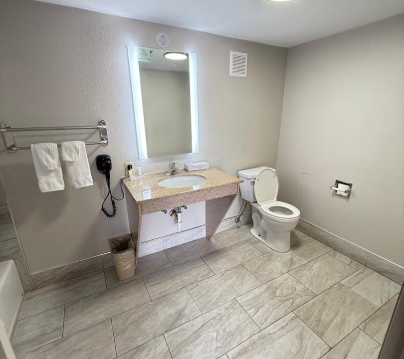 Photo of Bathroom in Shorter