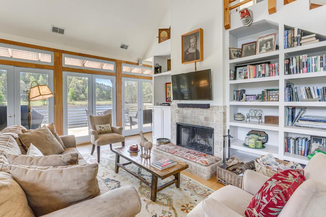 Photo of Livingroom in Argo