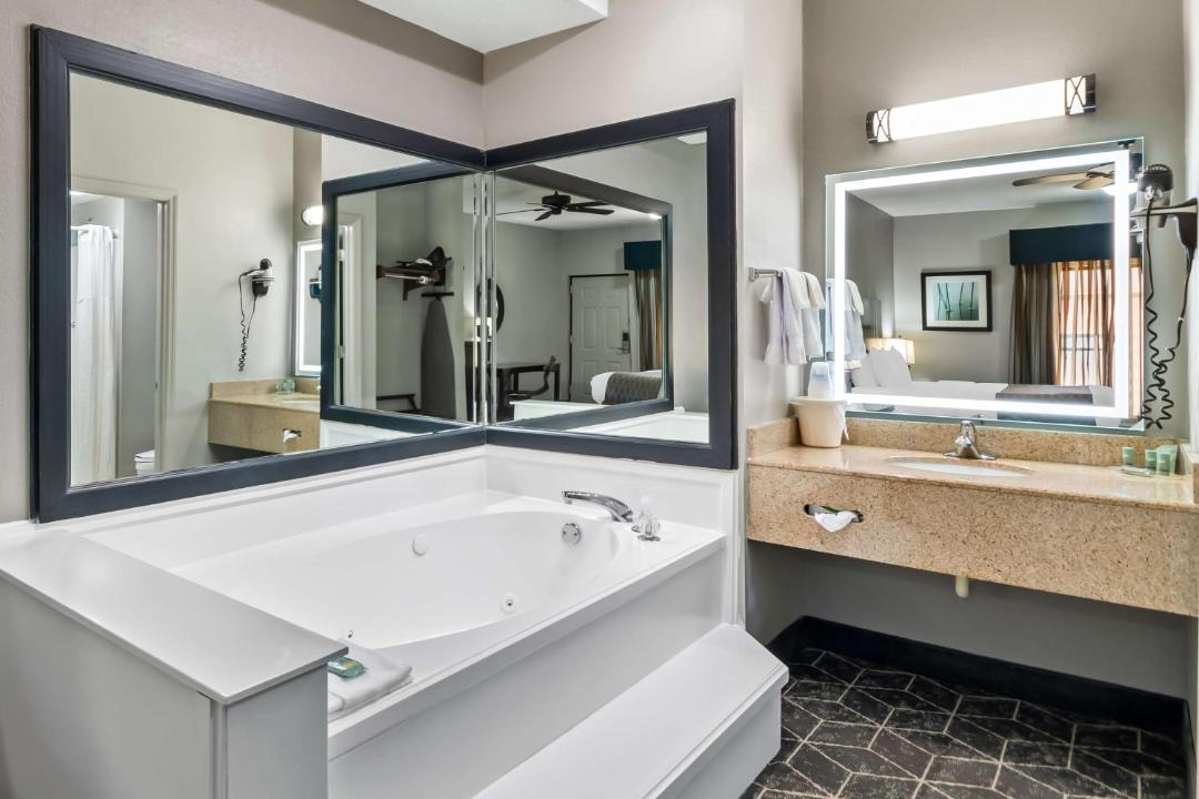 Photo of Bathroom in Mexia