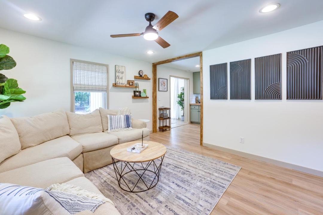 Photo of Livingroom in Moody