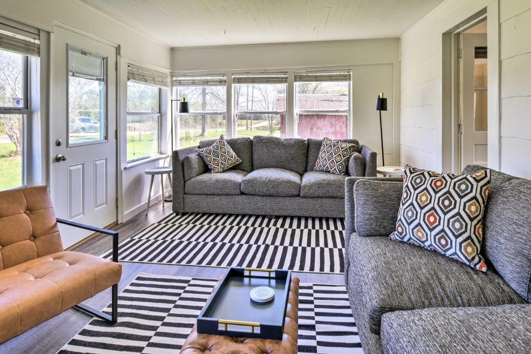 Photo of Livingroom in Enterprise