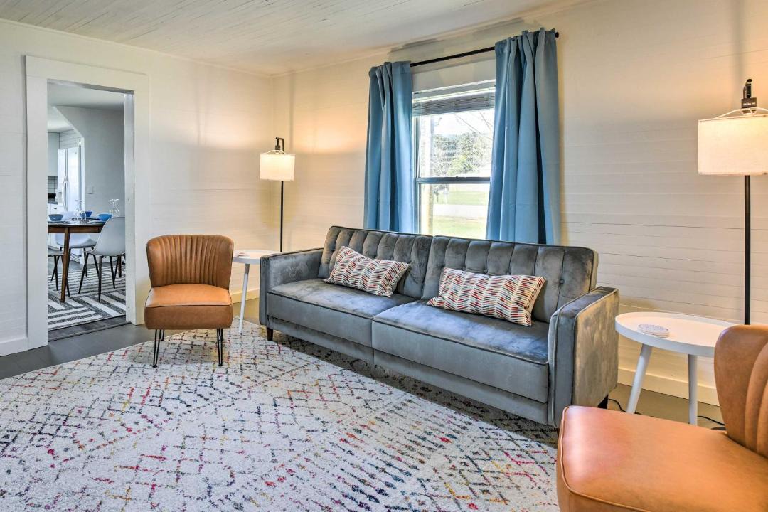 Photo of Livingroom in Enterprise