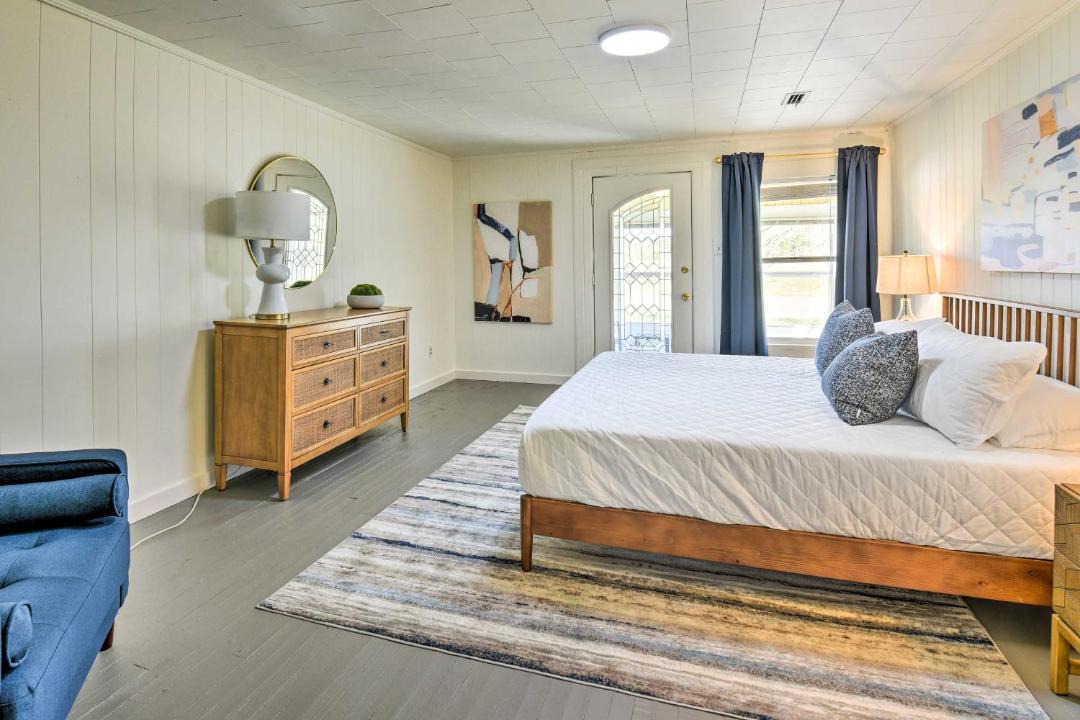 Photo of Bedroom in Enterprise