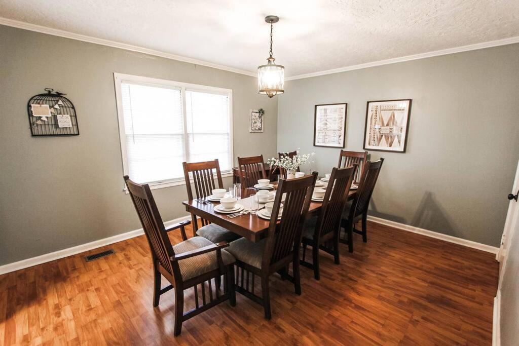 Photo of Livingroom in Anniston