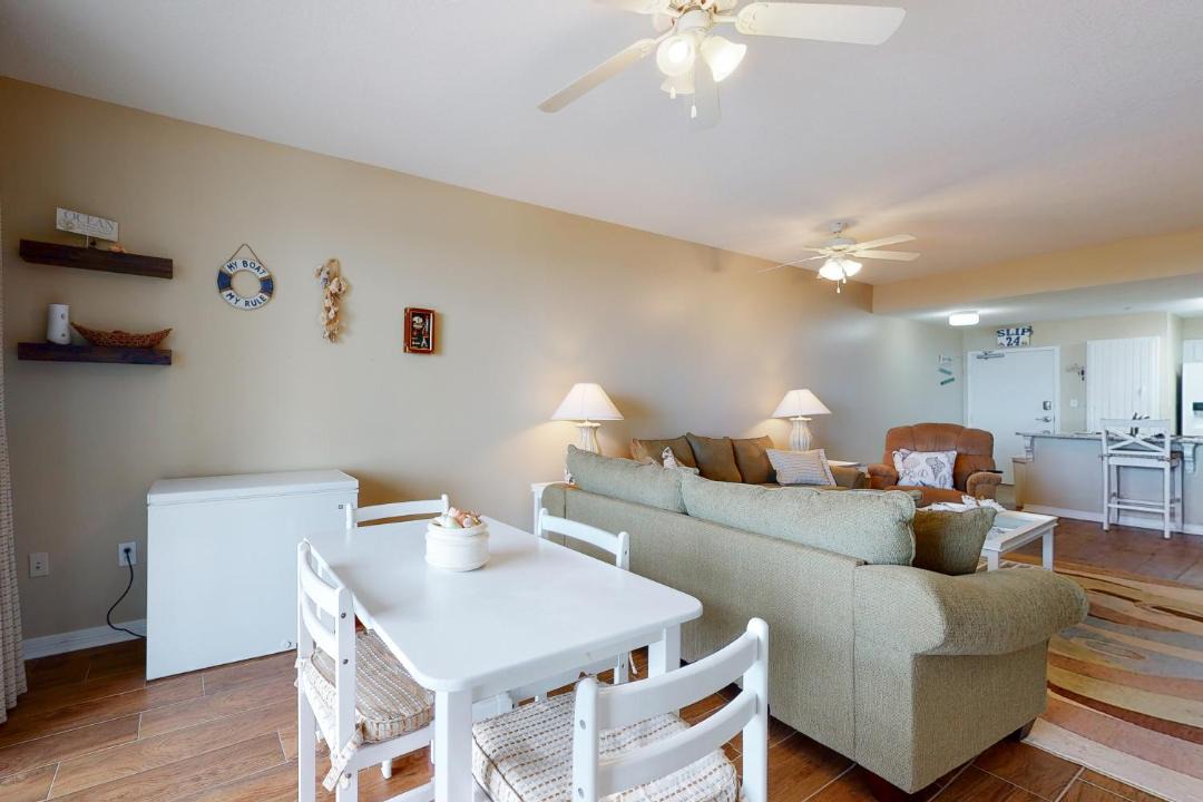 Photo of Livingroom in Fort Morgan Pines