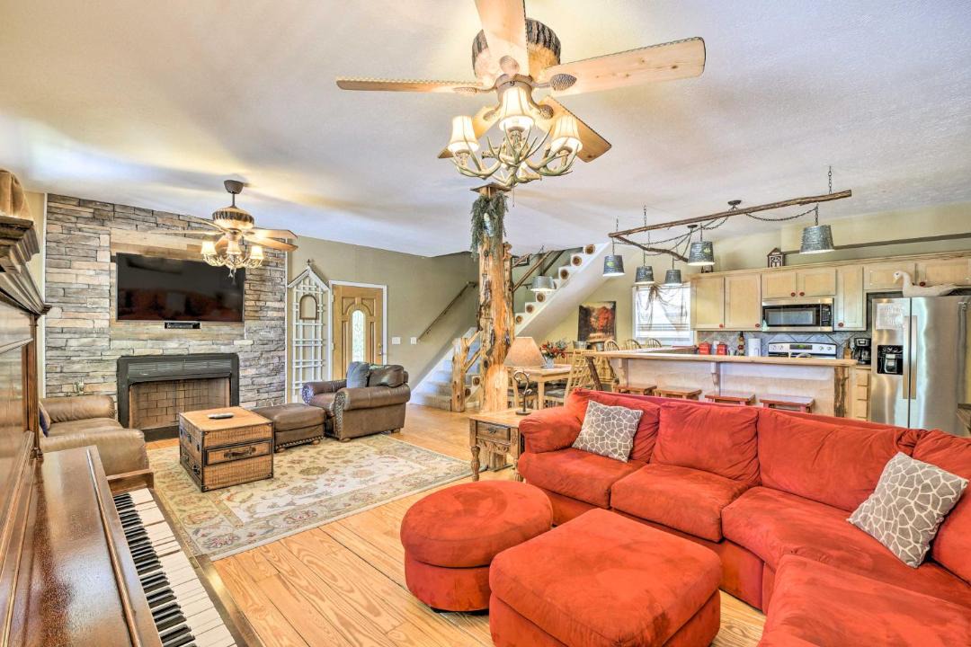 Photo of Livingroom in Guntersville