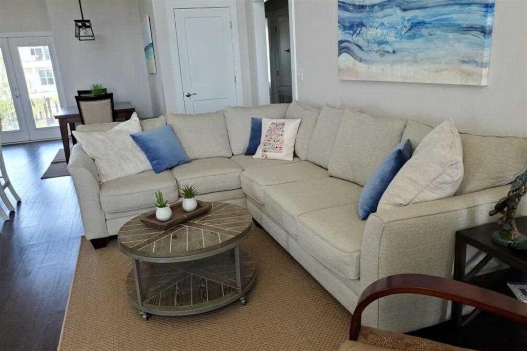 Photo of Livingroom in Surf Side Shores