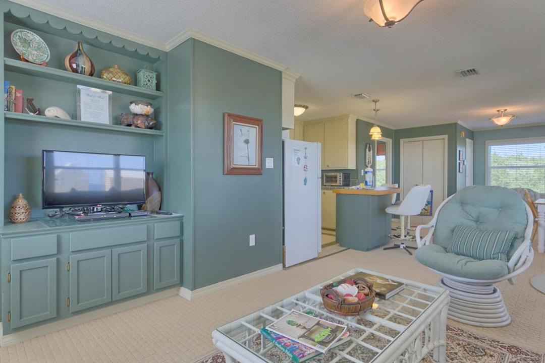 Photo of Livingroom in Surf Side Shores