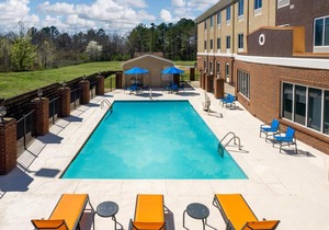 Holiday Inn Express Hotel & Suites Talladega