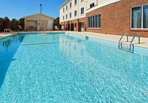 Holiday Inn Express Hotel & Suites Talladega