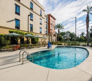Hampton Inn Suites Pine Forest Road 