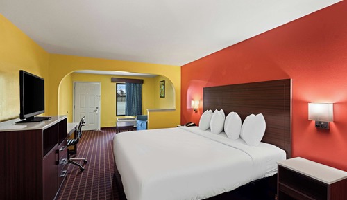 Suite, 1 King Bed, Non Smoking, Refrigerator & Microwave (with Sofabed)
