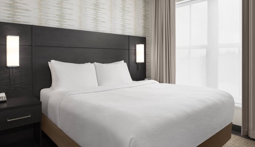Studio Suite, 1 King Bed with Sofa bed (Hearing Accessible)