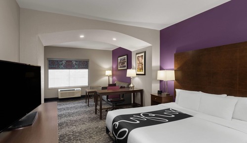 Deluxe Room, 1 King Bed, Accessible, Non Smoking (Mobility/Hearing Impaired Accessible)