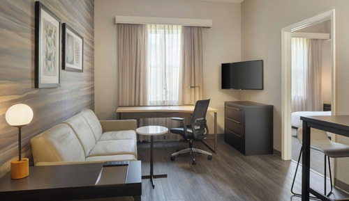 Suite, 1 Bedroom, Smoking (Mobility/Hearing Access, Roll-In Shwr)