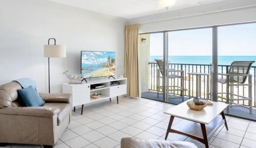 Corner Two-Bedroom Penthouse - Direct Oceanfront - Unit #509