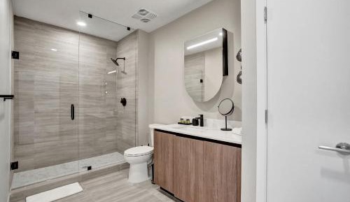 Deluxe One-Bedroom Apartment with Ocean View