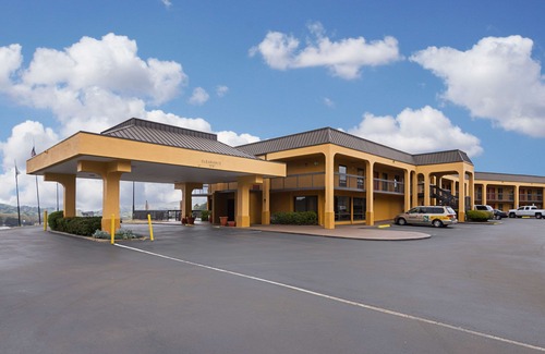 Irondale Hotel | Quality Inn Airport - Southeast