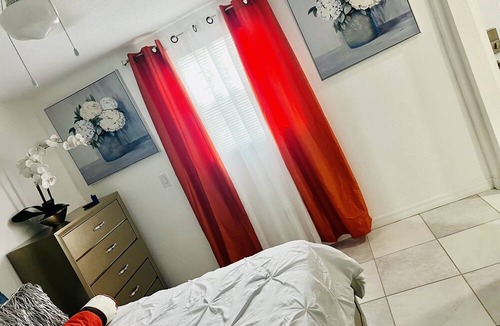 Tarpon Springs Apartment | Romantic suite 5 minutes from the beach!