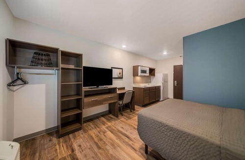 Wesley Chapel Hotel | WoodSpring Suites Wesley Chapel-Tampa