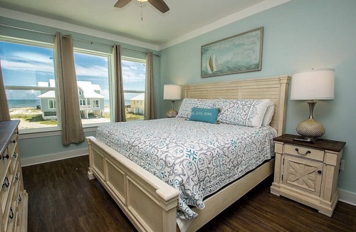 Morgantown House | Pools, Dogs and Great Views!