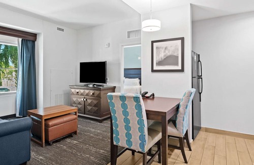 Fort Lauderdale Hotel | Homewood Suites by Hilton Ft. Lauderdale Airport-Cruise Port