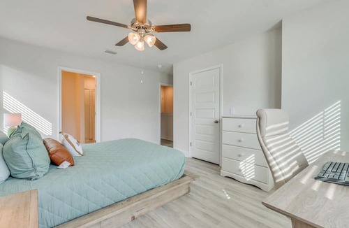 Ferry Pass Apartment | Nurse-ready Rental 2 Mi to UWF Campus & Hospital!