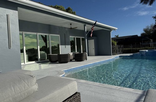 Palm River Estates House | Fall In Naples - Game Room Pvt Pool Hot Tub Impeccable Decor 3 Bedroom Home