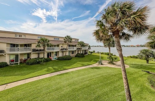 Villa Sabine House | Pensacola Beach and Pier | Waterfront, Free Trolly | My Beach Getaways SDE204