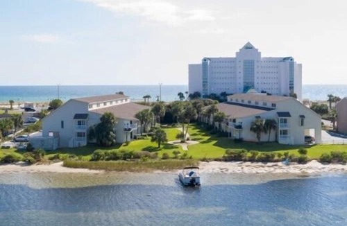 Villa Sabine House | Pensacola Beach and Pier | Waterfront, Free Trolly | My Beach Getaways SDE204