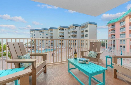 Indian Shores Condo | Beachfront 2nd Floor 3BR Condo | Gulf & Heated Pool Views | Hot Tub, Sleeps 11