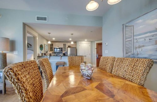 Baytowne Wharf Condo | 2 BR/2 BA With 6 Seater Golf Cart, Village of Baytowne Wharf