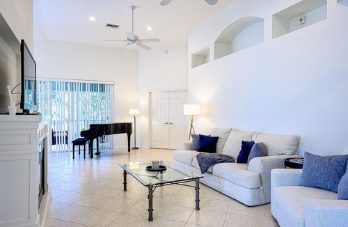 North Naples Condo | Charming North Naples Condo in Gated Community - 5 min from beach