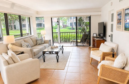 Hunt Club Condo | Luxury PGA National Golf Villa - Lanai - Walk to Resort