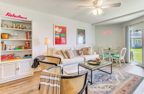 Villa Sabine Condo | ‘Sea La Vie’ Condo: Pensacola Beach Access!